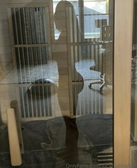 Lucy Hubbard star pornographique img