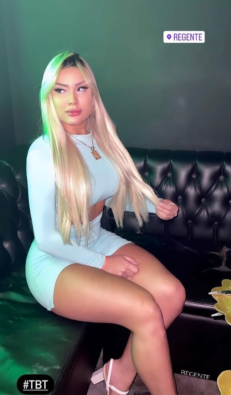 Nathalie Sousa modèle chaud galerie