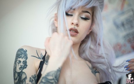 Jinni SG actrice de nus des photos