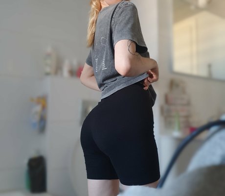 akchoriii actrice de nus galerie