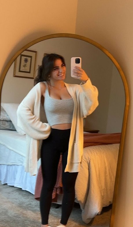 Sofiacrnilovic étoile chaude image