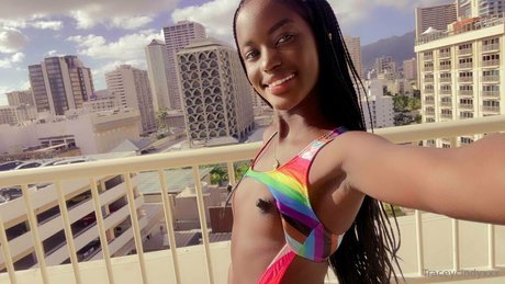 _Petite Doll_ star du porno chaud galeries