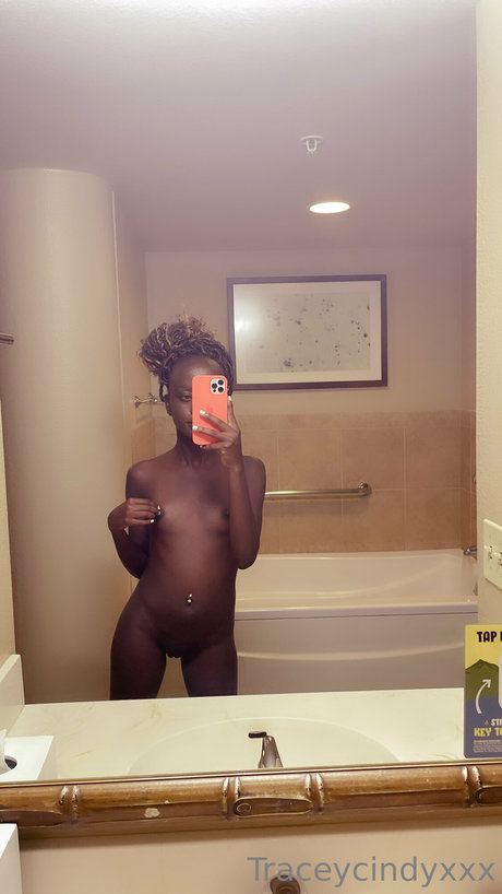 _Petite Doll_ nus étoiles galeries