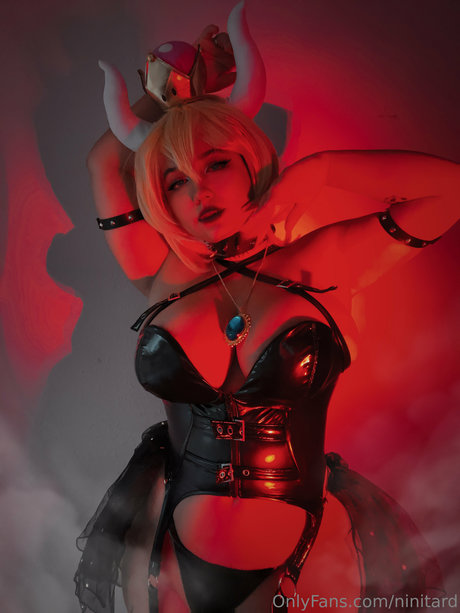 Niniitard_ actrice artistique archive