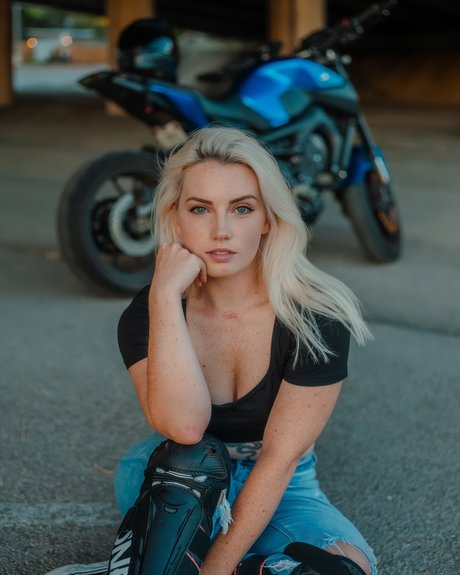 Innocent elixir star du porno nue img