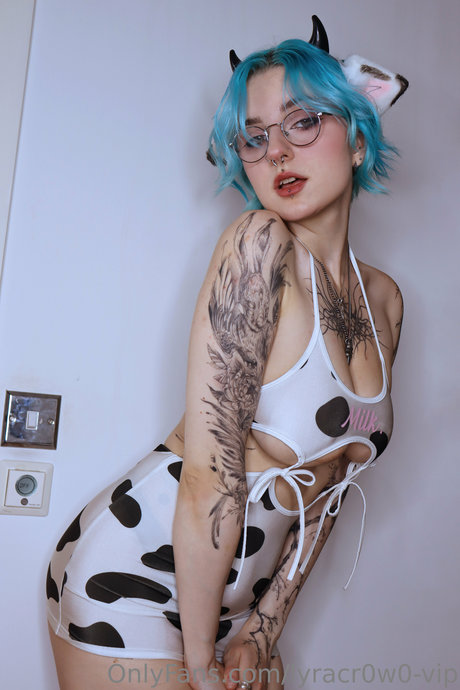 Lyra Crow nus de stars du porno galeries