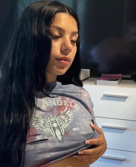 _Caroline Wine étoile érotique archive