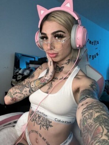 Cruella Morgan star du porno de haute qualité galerie