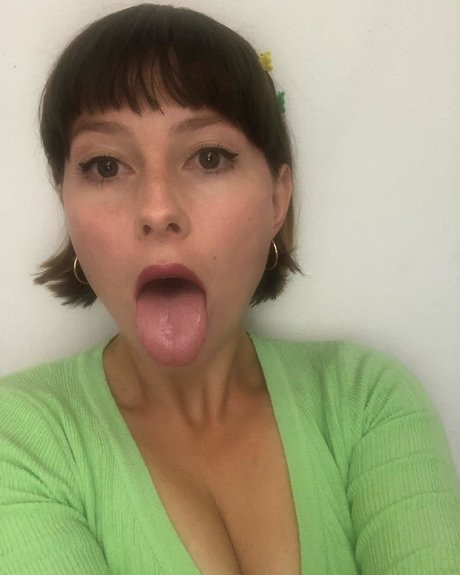 Bel Larcombe étoile nue photo