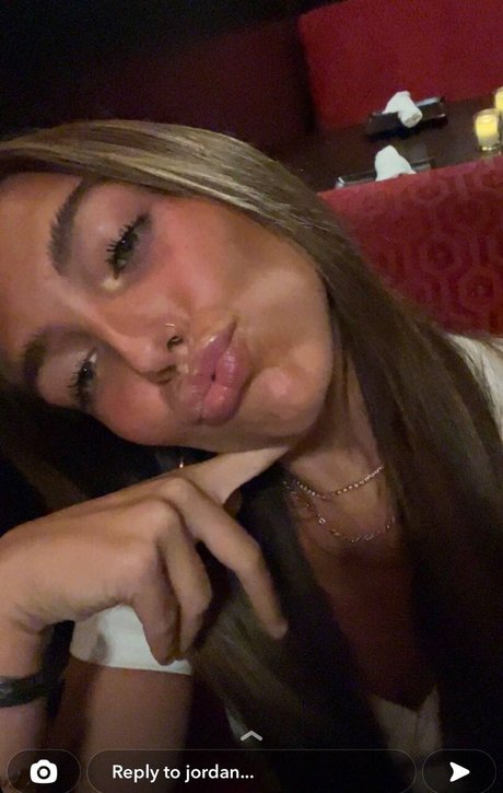 Jordan Beckham actrice sexy des photos