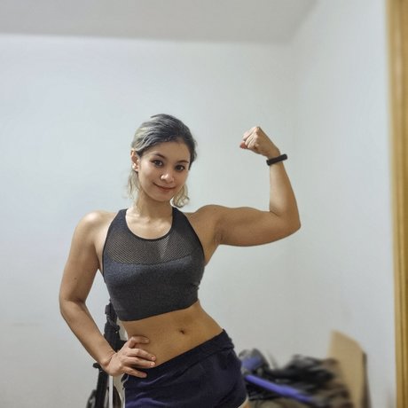 Nyaaati modèle meilleur photo