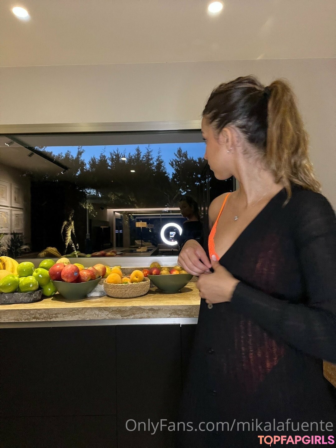 Mikaela Lafuente_ art star du porno img