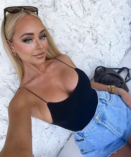 Allie Auton modèle adulte galerie