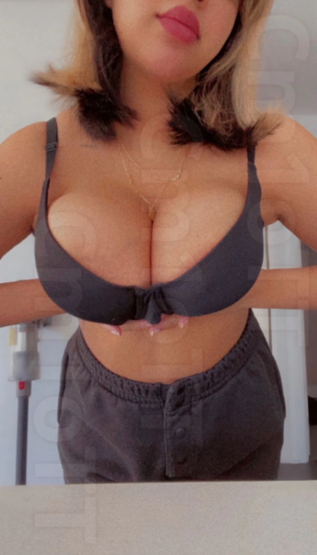 Kiran modèle érotique archive