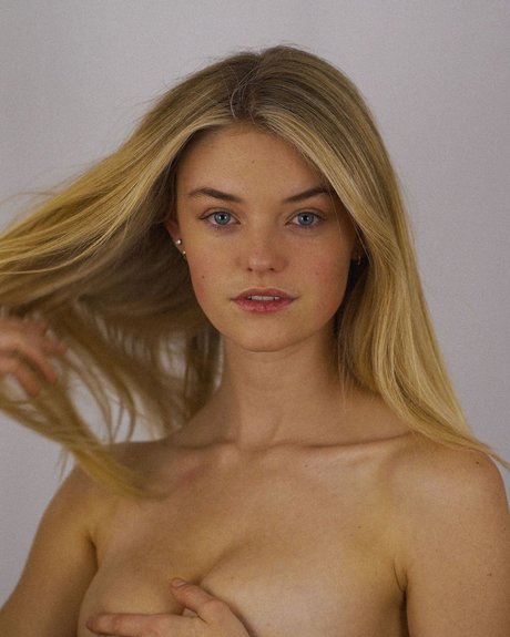 Willow Hand modèle pornographique des photos