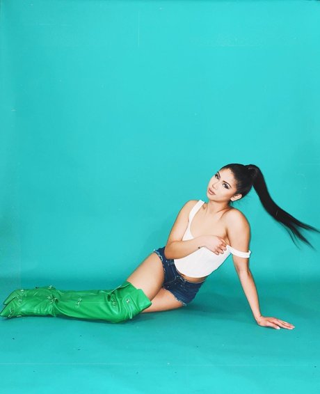 Alyanna Joelle étoile exclusive des photos