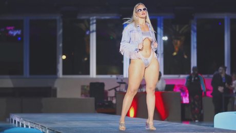 Marissa Dubois_ star du porno nue photo