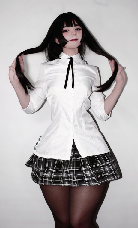 Little mewi modèle xxx photo