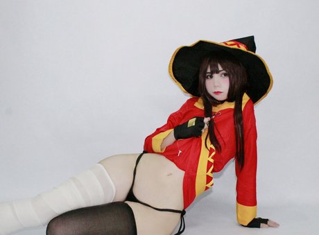 Little mewi actrice sexy images