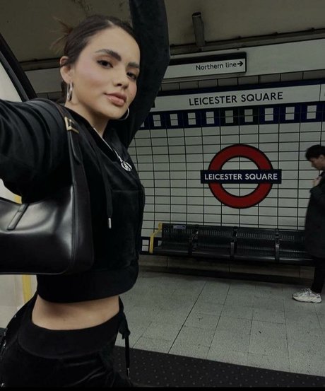 Samadhi Zendejas haut modèle photo