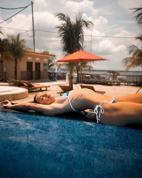 transexuelle post-opératoire onlyfans érotique en haute qualité image