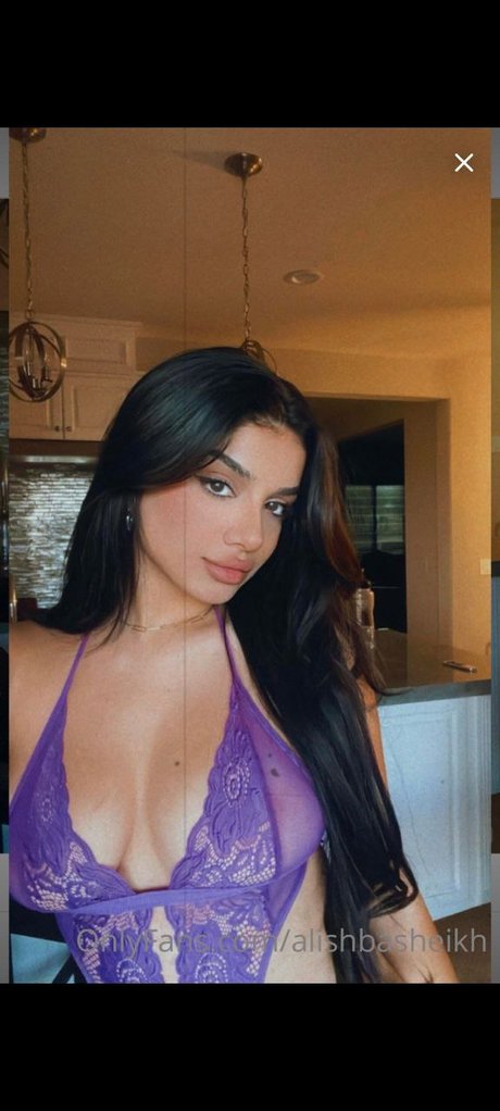 Alishba étoile chaude archive