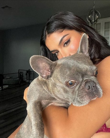 Alishba jolie actrice des photos