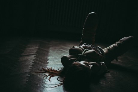 Aurora Mineo_ étoile nue images