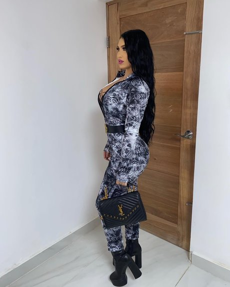 Colombiana Bombshell Mel actrice érotique image