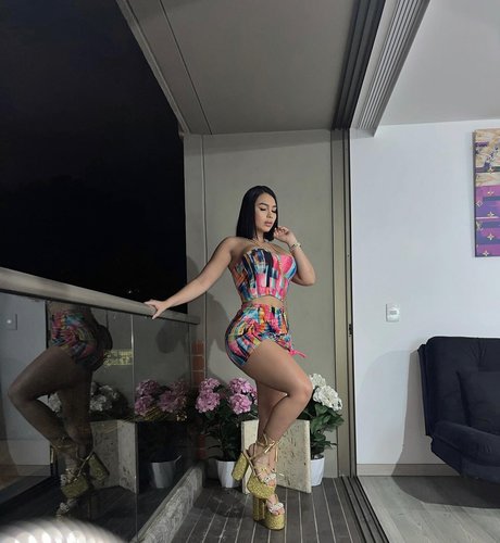 Colombiana Bombshell Mel star du porno xxx des photos