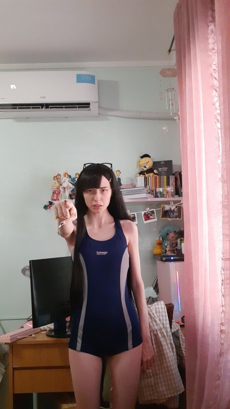 Kiki Glitter Cosplay modèle nu image