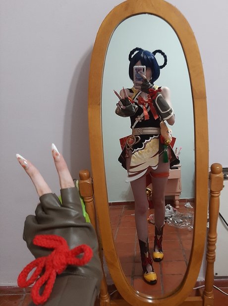 Kiki Glitter Cosplay actrice érotique img