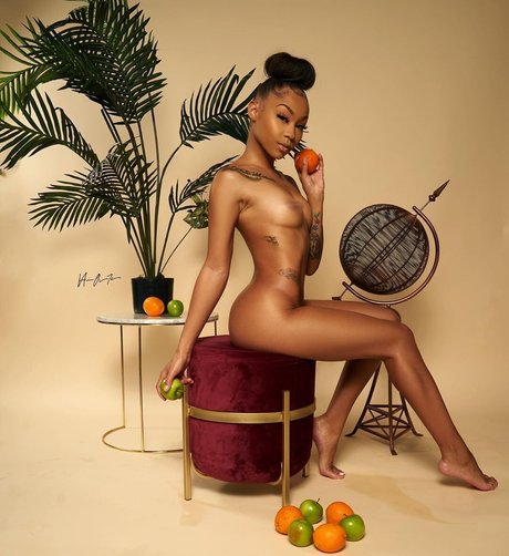 YooItsChill actrice nue des photos