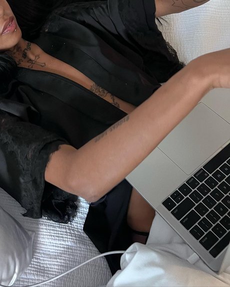 _Andrea Cervantes modèle nu des photos