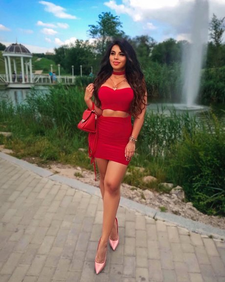 Faina Malinovskaya art star du porno photos