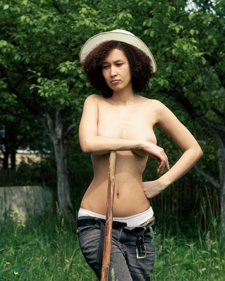 Hey Solange_ nus de stars du porno photo