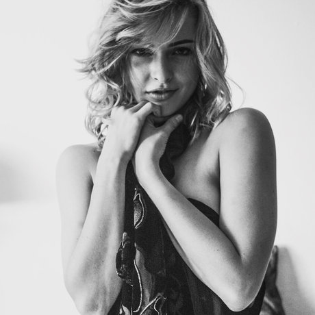 Karina Pennett star exclusive images