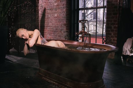 Ksenia Koks_ étoile érotique images