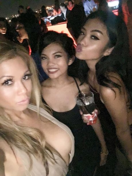 Alyssa Silos actrice de nus galerie