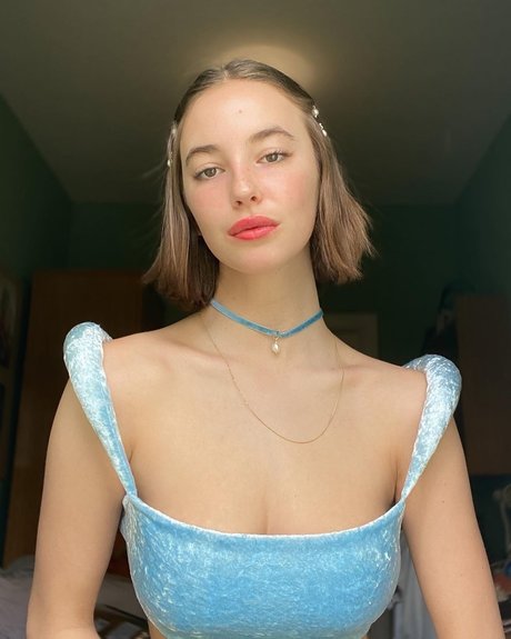 Amelie Manzoli haut modèle images