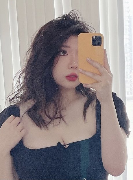 Anikauwu modèle pornographique image