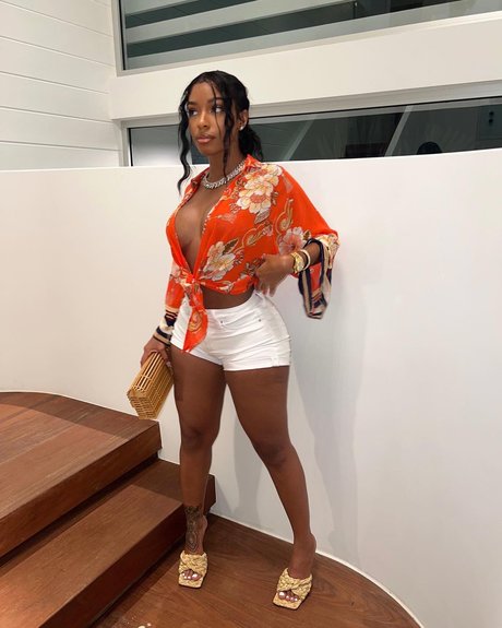 Ashley Burgos modèle parfait photos