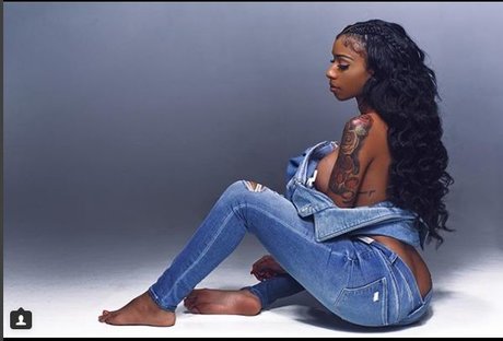 Ashley Burgos haut étoile photo