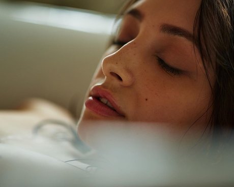 Olivia Linz_ actrice de nus photos