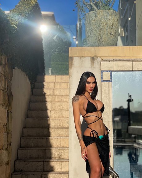 Annelese Milton modèle gratuit archive