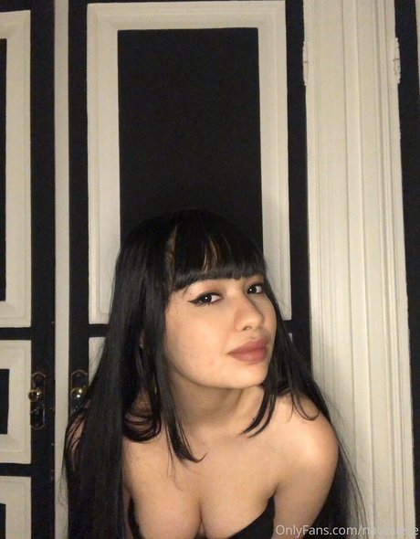 naomieve joli modèle img