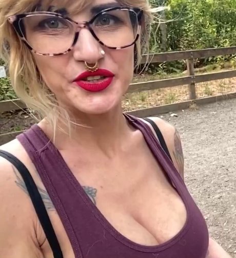 Nagisake modèle nu photo