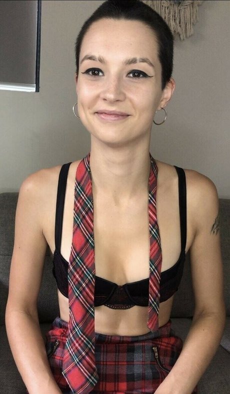 rousse tatouée onlyfans nus érotiques galerie