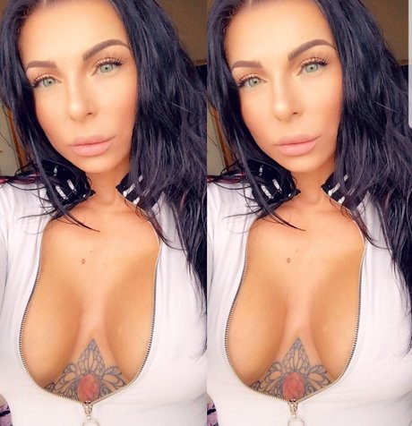 Rebel Lilly modèle pornographique collection