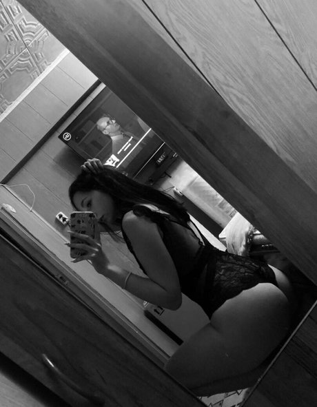 Cutie Lana modèle nu images